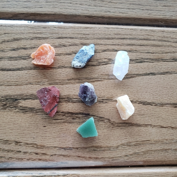 2/$30 Set of 7 Raw Chakra Stones - Picture 3 of 6